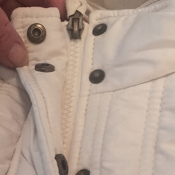 American Eagle Outfitters Cream Puffer Hooded Vest - Picture 3 of 11